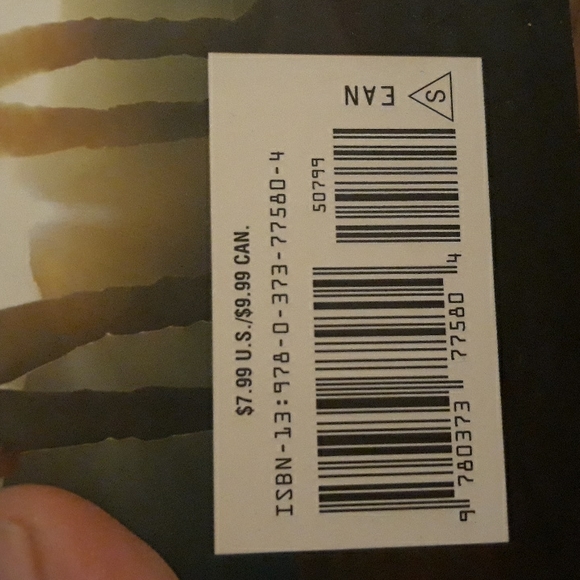 2 Linda Lael Miller Paperback Books, Creed's Honor, Ragged Rainbows - Picture 7 of 9